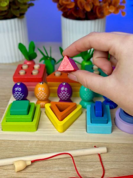 Логічна дерев&rsquo;яна дошка WToys 61714 геометричний сортер, магнітна риболовля, моркви, щипці 189516 фото